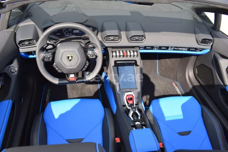Dubai'de kiralık Lamborghini Evo Spyder (G&uuml;m&uuml;ş), 2021