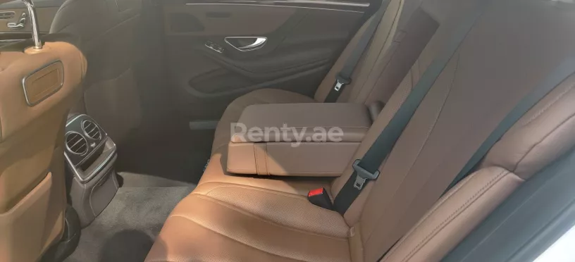 Mercedes Classe S (Blanc), 2020 &agrave; louer &agrave; Duba&iuml;