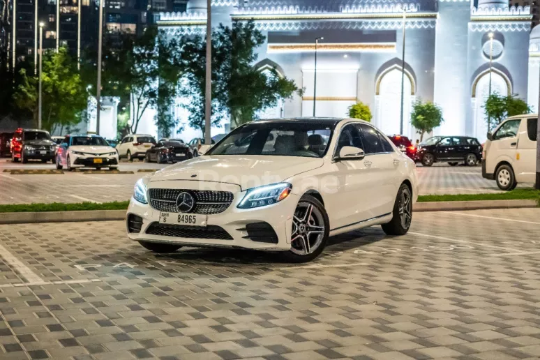 Mercedes Classe C (Blanc), 2019 &agrave; louer &agrave; Duba&iuml;