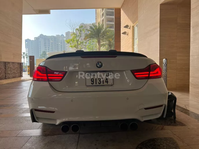 BMW 4 Series (Blanco), 2018 para alquiler en Dub&aacute;i