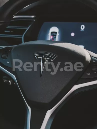 Tesla Model X (Blanc), 2018 &agrave; louer &agrave; Duba&iuml;