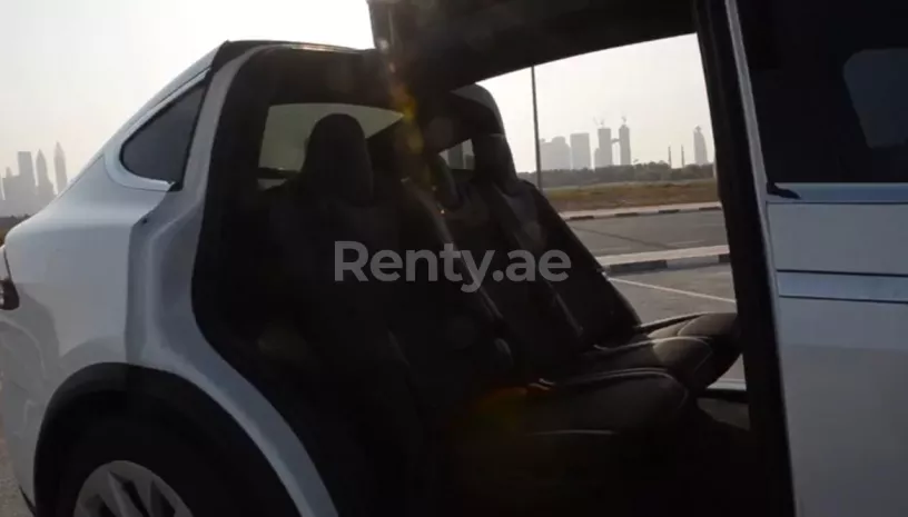 Tesla Model X (Blanc), 2018 &agrave; louer &agrave; Duba&iuml;