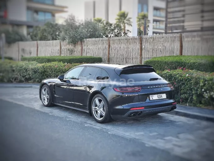 Porsche Panamera 4S (Nero), 2020 in affitto a Dubai