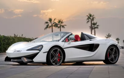 McLaren 570S Spyder (Convertible) (Blanc), 2020 &agrave; louer &agrave; Duba&iuml;
