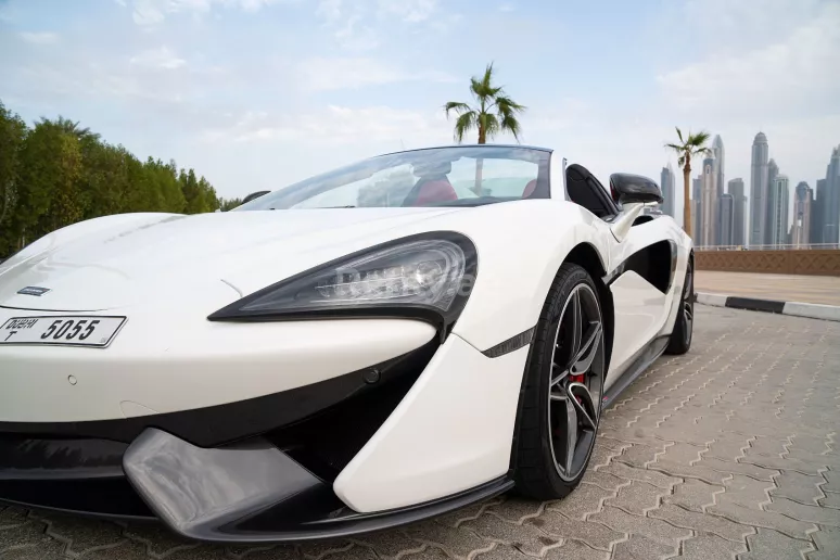 إيجار مكلارين 570S سبايدر (كابورليه) (أبيض), 2020 في دبي