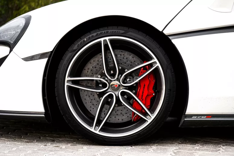 إيجار مكلارين 570S سبايدر (كابورليه) (أبيض), 2020 في دبي