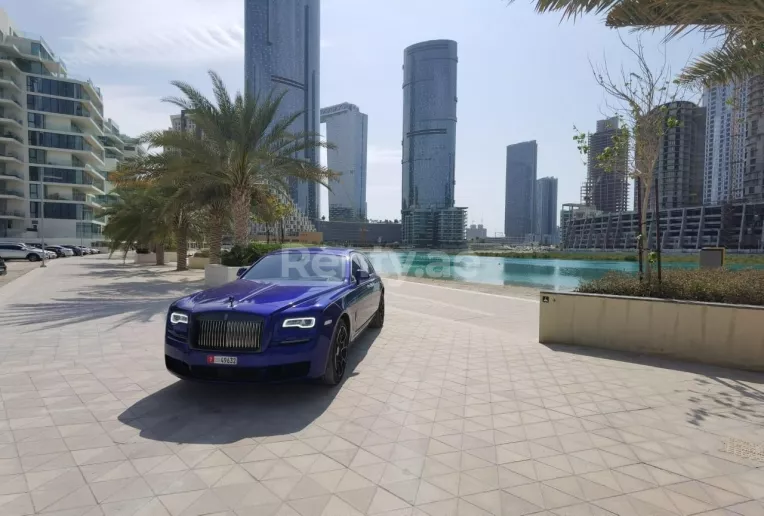 Rolls Royce Ghost Black Badge (Blau), 2019  zur Miete in Dubai