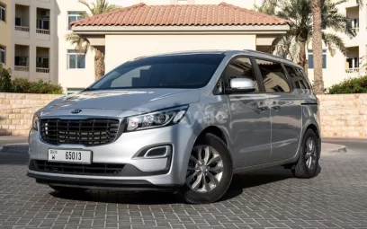 KIA Carnival (Серый), 2019 для аренды в Дубай