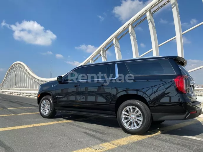 GMC Yukon XL (Zwart), 2021 te huur in Dubai