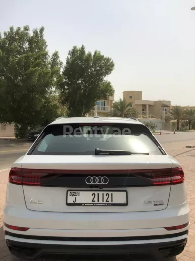 Audi Q8 (Blanco), 2020 para alquiler en Dub&aacute;i