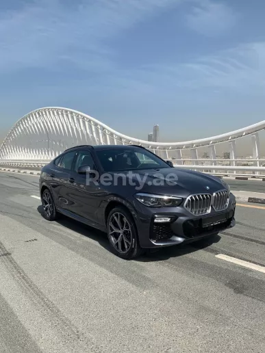 BMW X6 (Negro), 2020 para alquiler en Dub&aacute;i