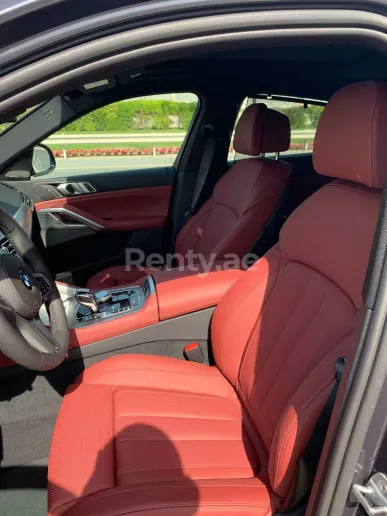 BMW X6 (Negro), 2020 para alquiler en Dub&aacute;i