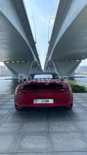 Porsche 911 Carrera GTS cabrio (Rosso), 2019 in affitto a Dubai