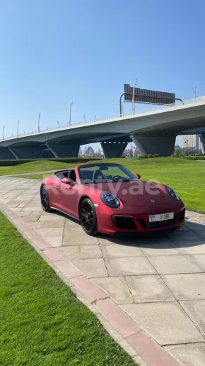 Porsche 911 Carrera GTS cabrio (Rosso), 2019 in affitto a Dubai