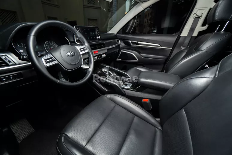 KIA Telluride (7 seater) (Donker Grijs), 2020 te huur in Dubai