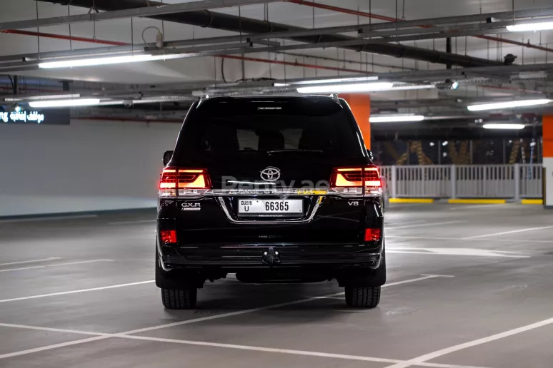 Toyota Land Cruiser (Noir), 2020 &agrave; louer &agrave; Duba&iuml;