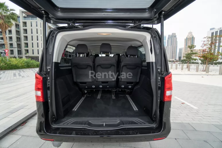 Mercedes V Class (Nero), 2018 in affitto a Dubai