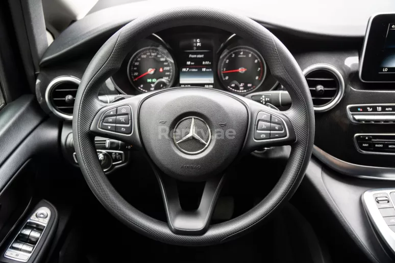 Mercedes V Class (Nero), 2018 in affitto a Dubai