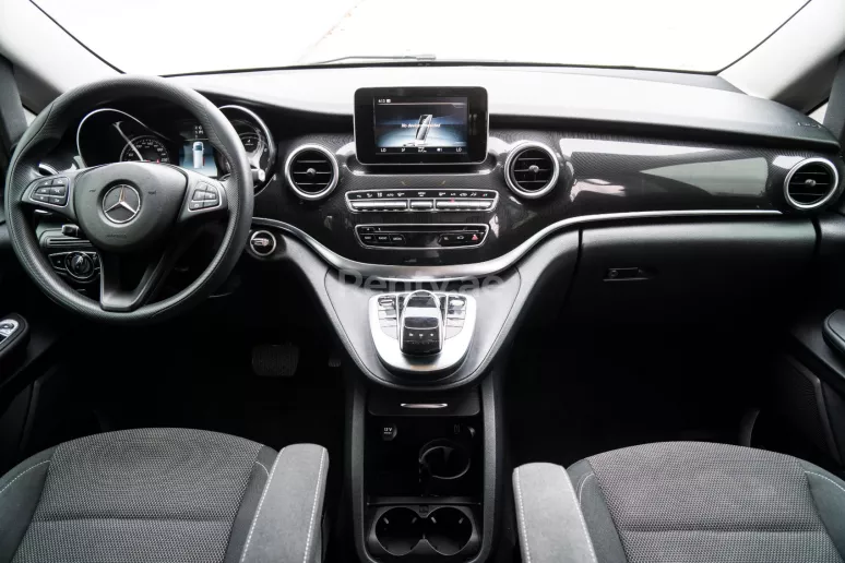 Mercedes V Class (Nero), 2018 in affitto a Dubai