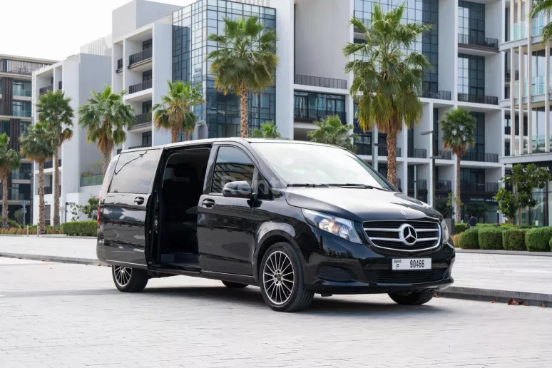 Mercedes V Class (Nero), 2018 in affitto a Dubai