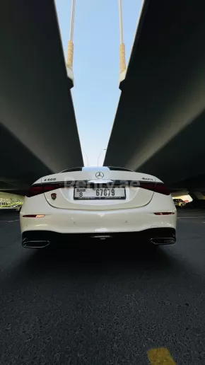 Mercedes S500 New Shape (Blanco), 2021 para alquiler en Dub&aacute;i