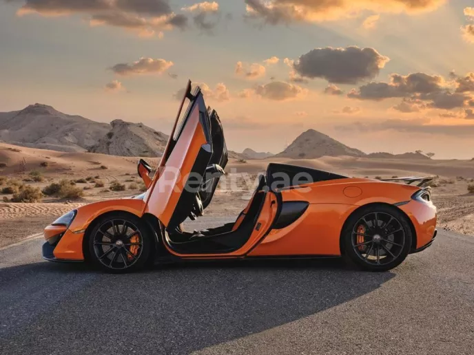 إيجار مكلارين 570S سبايدر (), 2019 في دبي