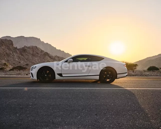 Bentley Continental GT (Blanco), 2020 para alquiler en Dub&aacute;i