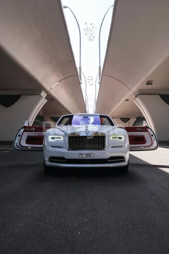 Rolls Royce Dawn Black Badge (Blanc), 2019 &agrave; louer &agrave; Duba&iuml;