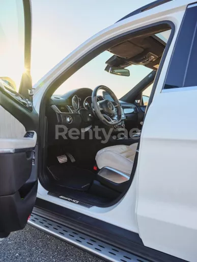 Mercedes GLE (Белый), 2020 для аренды в Дубай