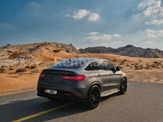 Mercedes GLC-S (Dunkelgrau), 2020  zur Miete in Dubai