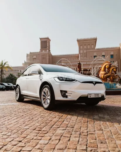 إيجار تسلا موديل X (أبيض), 2021 في دبي