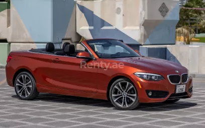在迪拜 租 宝马 230i (), 2018