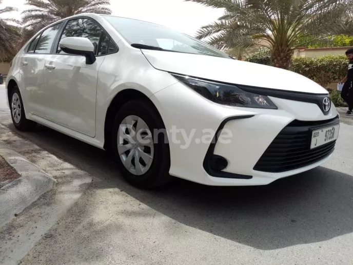 Dubai'de kiralık Toyota Corolla (Beyaz), 2020