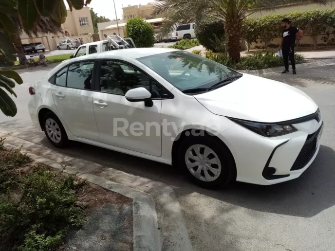 Dubai'de kiralık Toyota Corolla (Beyaz), 2020