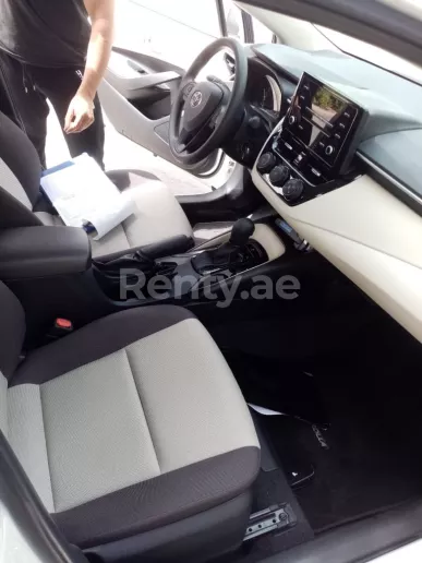 Dubai'de kiralık Toyota Corolla (Beyaz), 2020