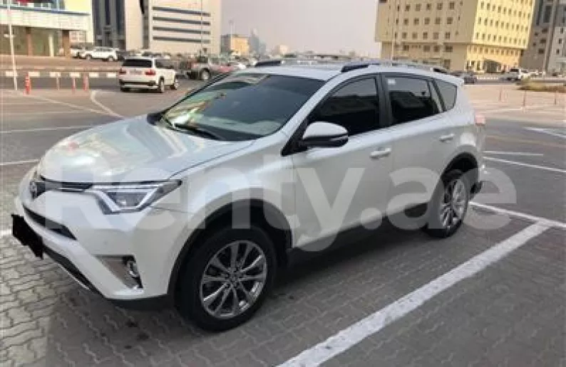إيجار تويوتا RAV4 (أبيض), 2018 في دبي