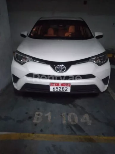 إيجار تويوتا RAV4 (أبيض), 2018 في دبي