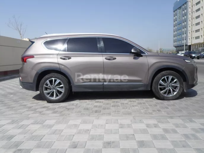Hyundai Santa Fe (Brun), 2019 &agrave; louer &agrave; Abu Dhabi