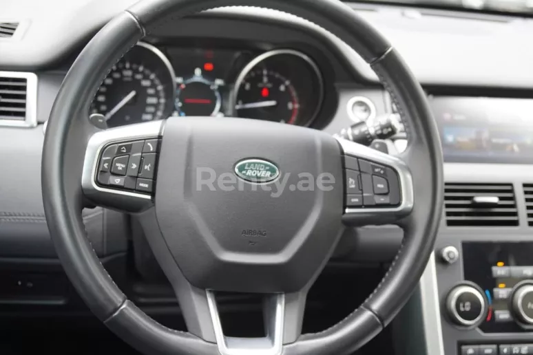Range Rover Discovery (Grigio), 2019 in affitto a Sharjah