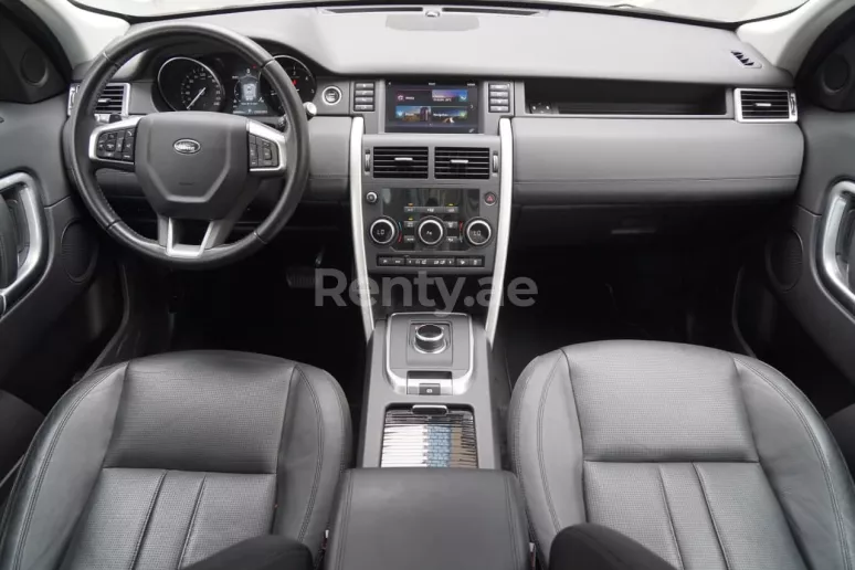 Range Rover Discovery (Grigio), 2019 in affitto a Sharjah
