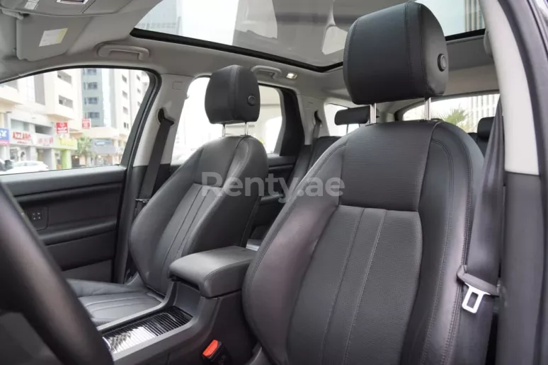Range Rover Discovery (Grigio), 2019 in affitto a Sharjah