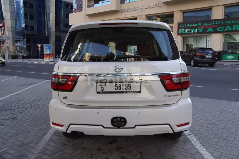 Nissan Patrol (Белый), 2021 для аренды в Шарджа