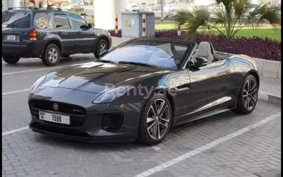 Jaguar F-Type (Grau), 2019 zur Miete in Sharjah