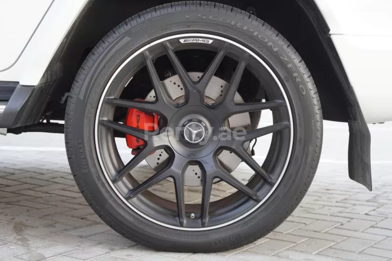Şarika'de kiralık Mercedes G Serisi (Beyaz), 2021