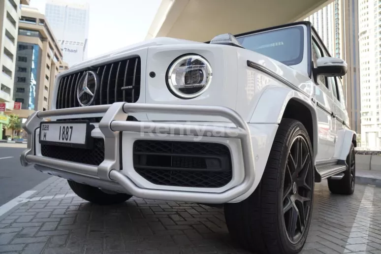 Şarika'de kiralık Mercedes G Serisi (Beyaz), 2021