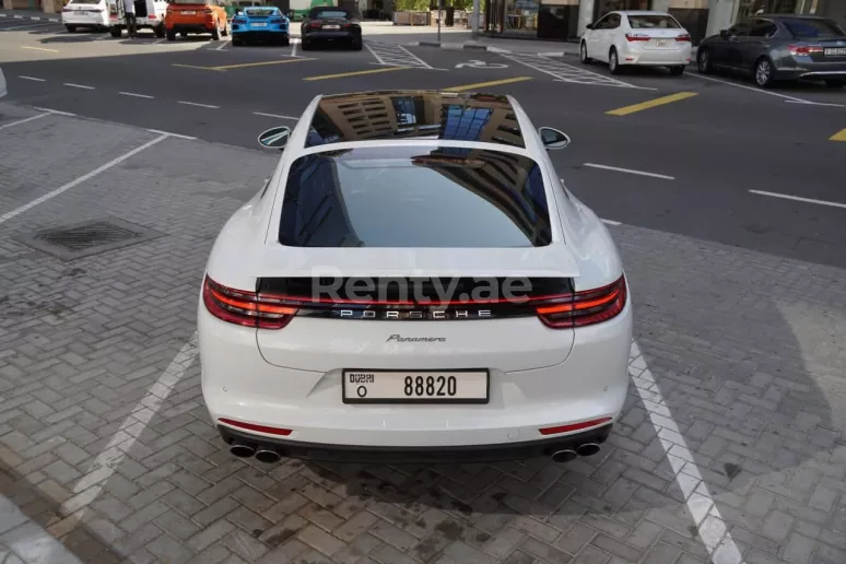 Porsche Panamera (Белый), 2019 для аренды в Шарджа