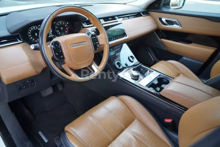 Range Rover Velar (Bianca), 2019 in affitto a Sharjah