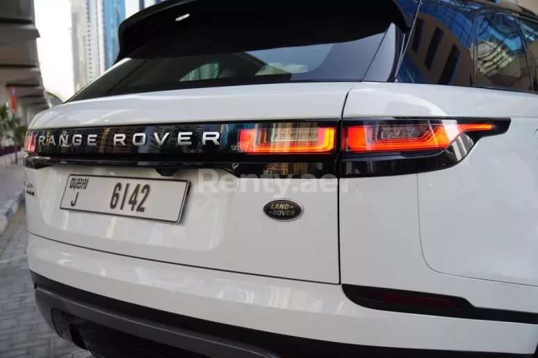 Range Rover Velar (Bianca), 2019 in affitto a Sharjah