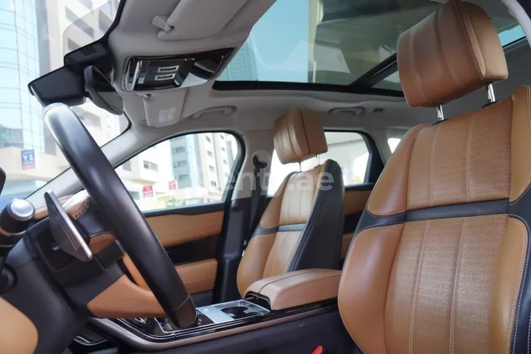 Range Rover Velar (Bianca), 2019 in affitto a Sharjah