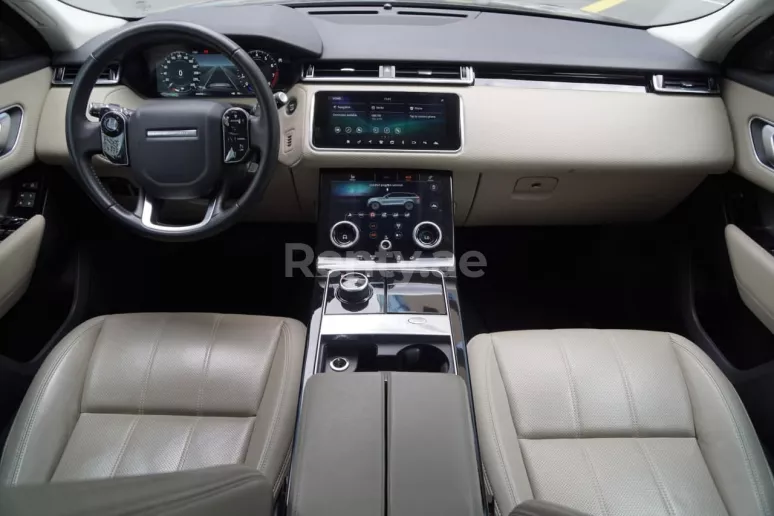 Şarika'de kiralık Range Rover Velar (Siyah), 2019